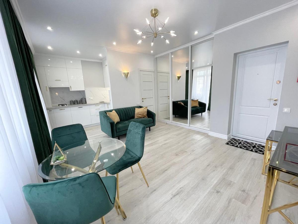 Luxury Emerald Apartments Irpin Exterior foto